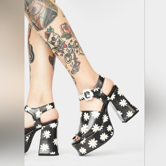 🌼 dELiA*s by DOLLS KILL • Daisy Daze / What's The Buzz Platform Heels - Picture 2 of 12